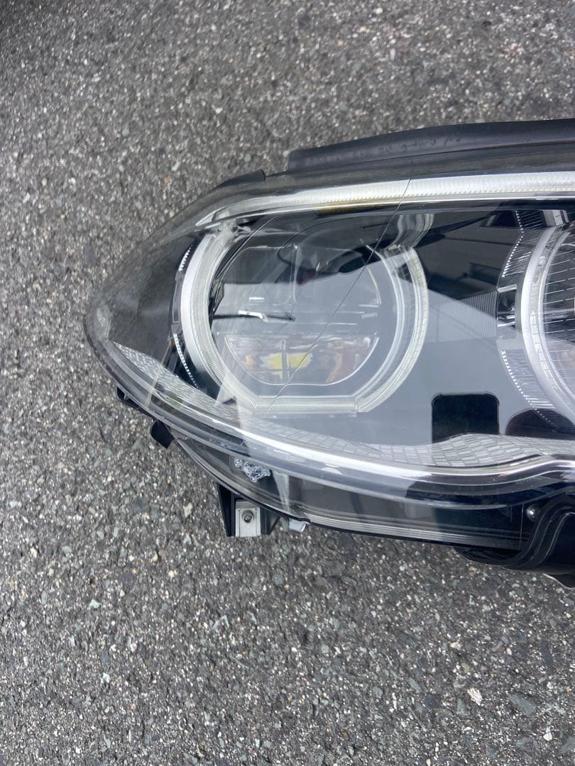 純正右ヘッドライト5シリーズF 10F11ライト
