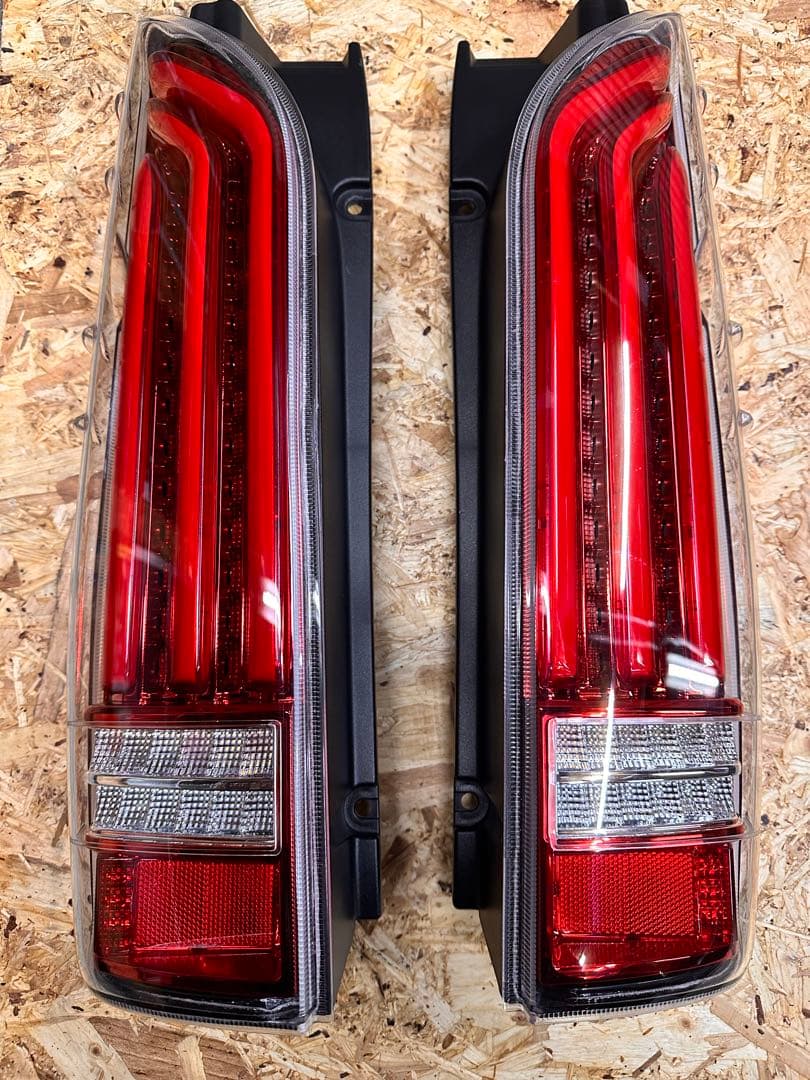 ハイエース 200系 LEDテールランプ シーケンシャル