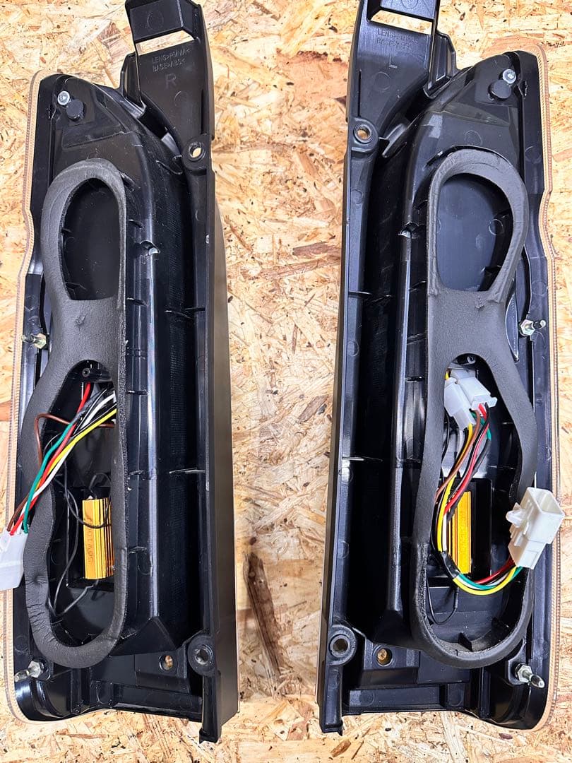 ハイエース 200系 LEDテールランプ シーケンシャル