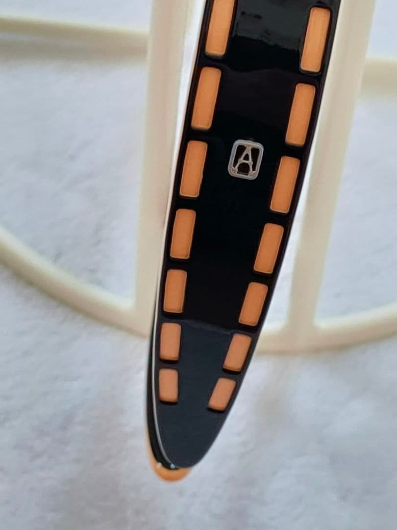 アレクサンドルドゥパリ カチューシャ ブラック×オレンジ　ステッチ バンド付き