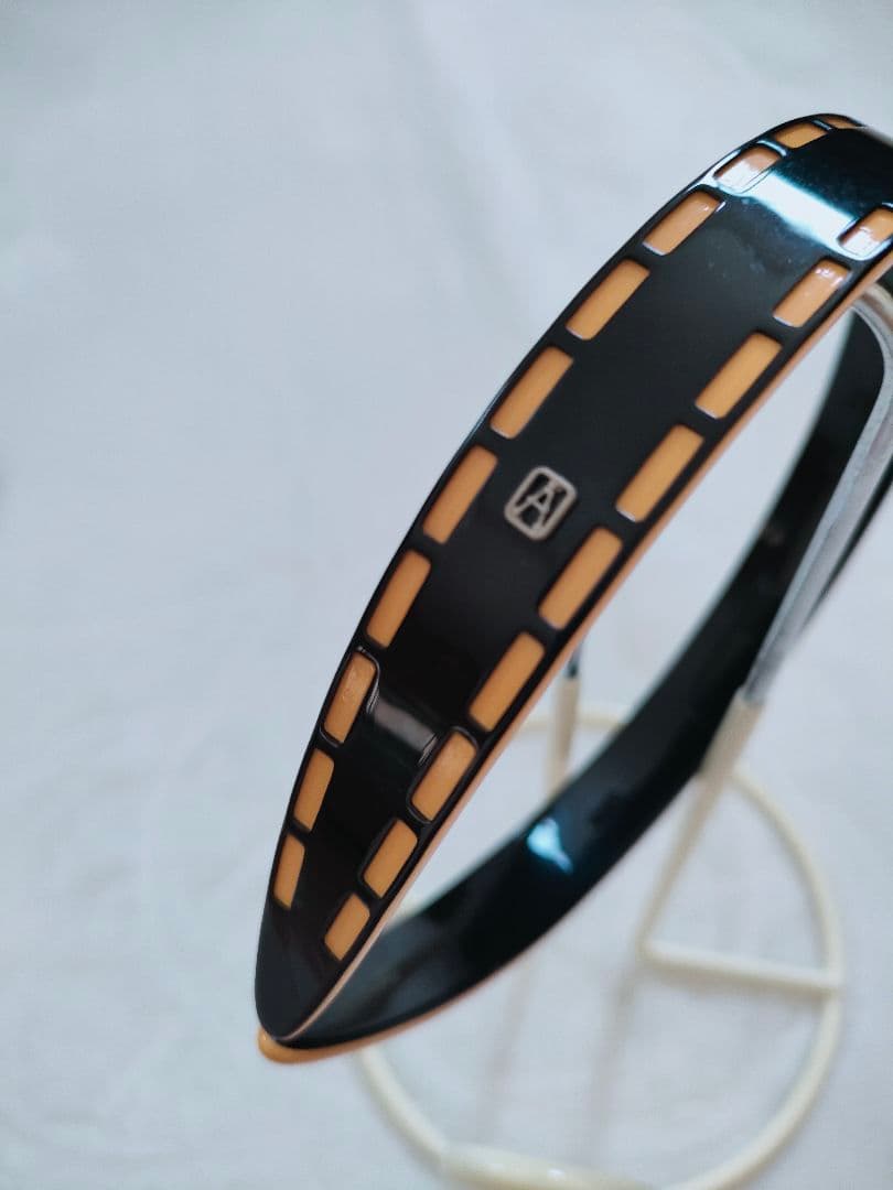 アレクサンドルドゥパリ カチューシャ ブラック×オレンジ　ステッチ バンド付き