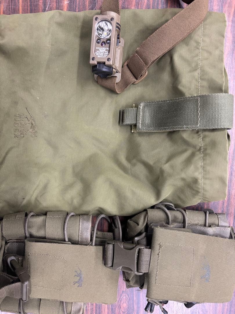 オリーブドラブ チェストリグ ライト付き