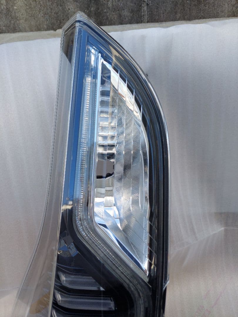 C27 セレナ 純正 LED テールライト左 KOITO 220-23766