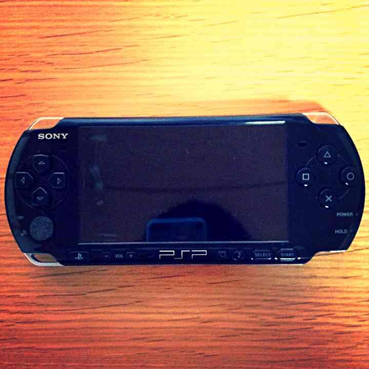 PSP3000 ブラック美品 お好きなソフト五本付き