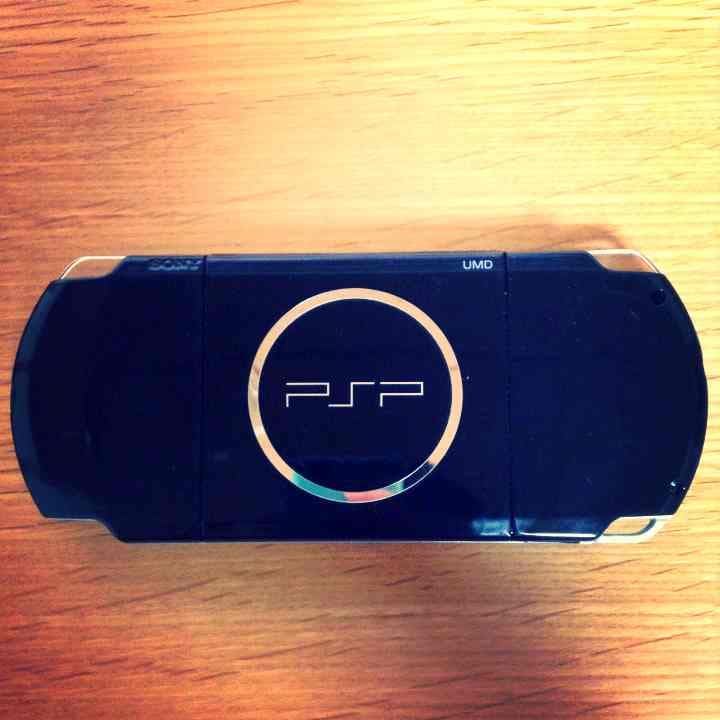 PSP3000 ブラック美品 お好きなソフト五本付き