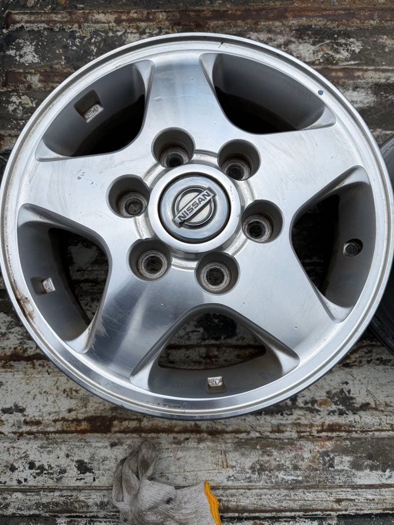 日産キャラバン　純正アルミホイール