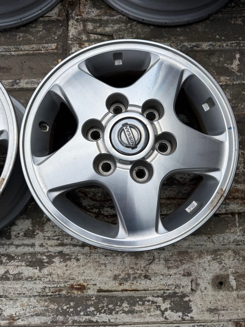 日産キャラバン　純正アルミホイール