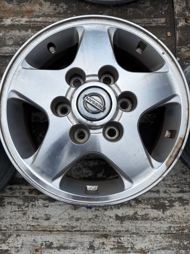日産キャラバン　純正アルミホイール