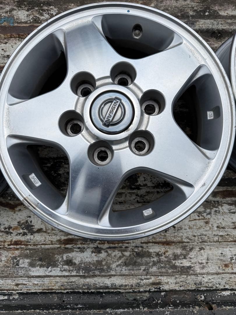 日産キャラバン　純正アルミホイール