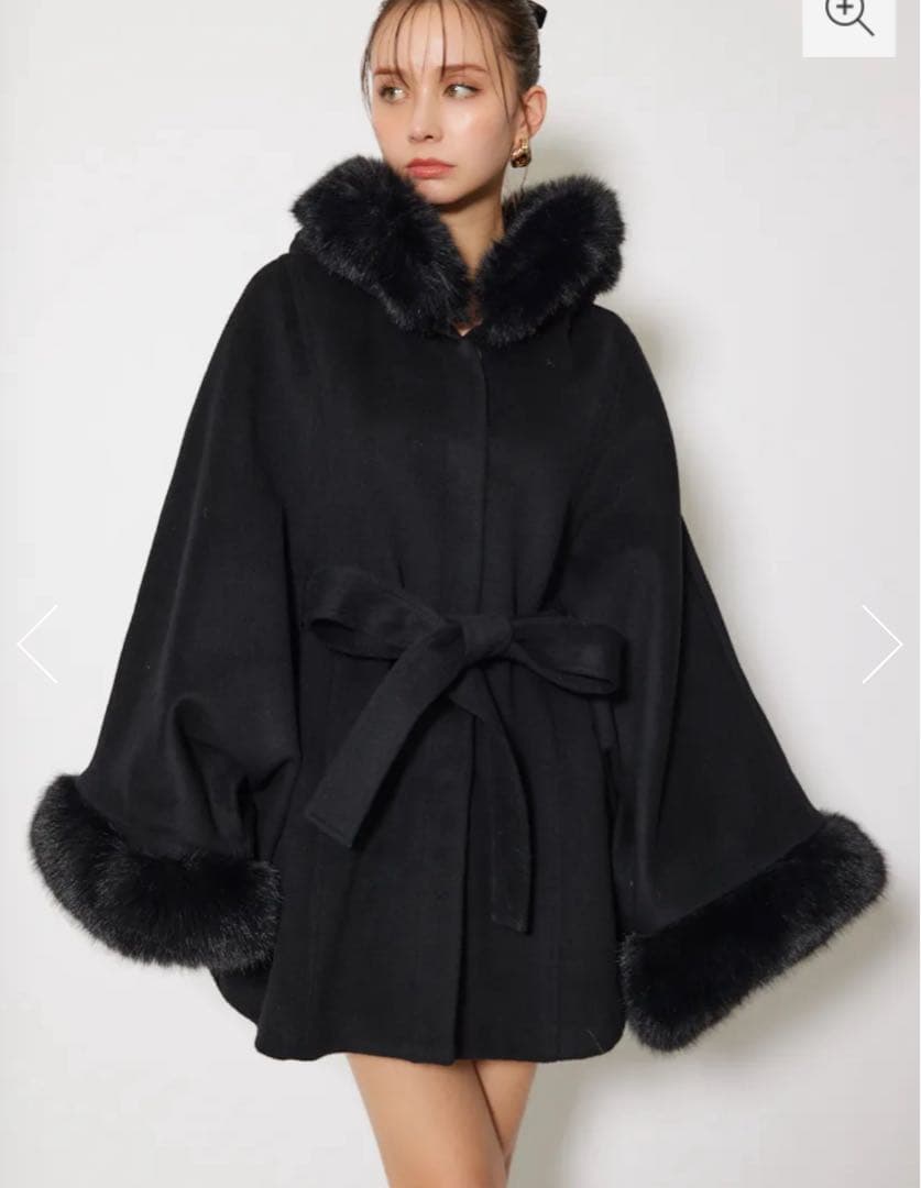 フード付き黒ウールポンチョ