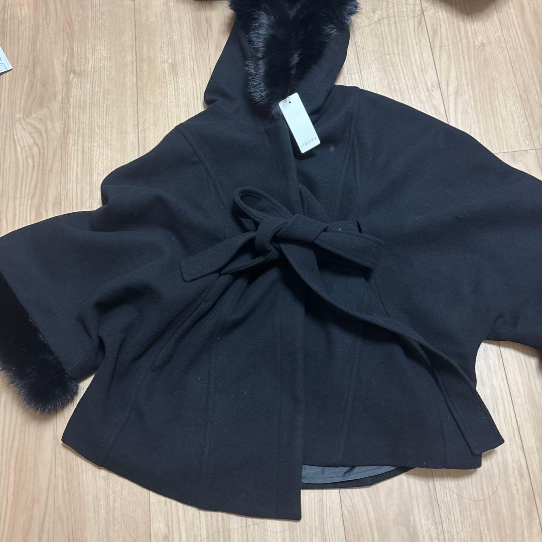 フード付き黒ウールポンチョ