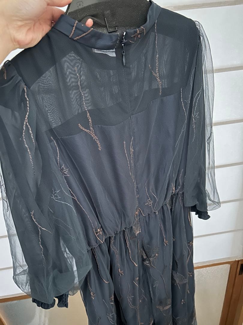 etoll. ネイビー エンブロイダリーレースドレス M