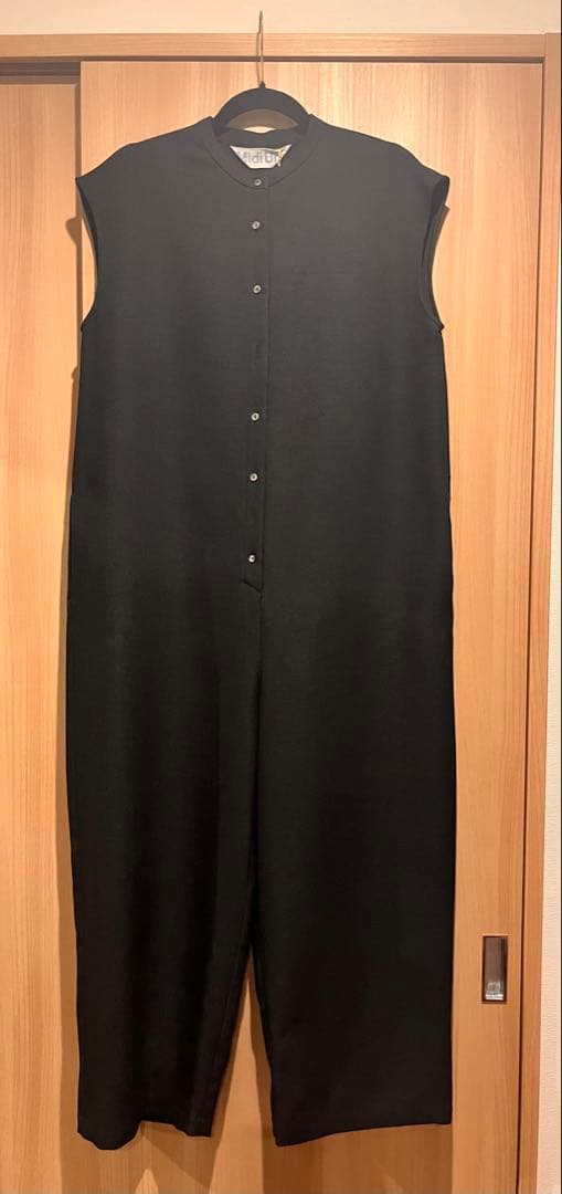 新品タグ付♪MidiUmi リサイクル ブラックノースリーブオールインワン