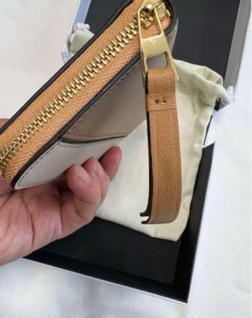 LOEWE パズル　カードケース