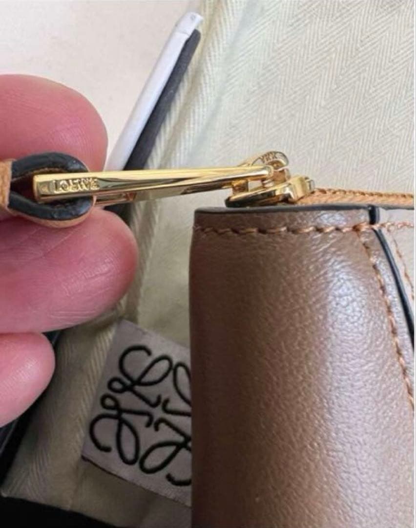 LOEWE パズル　カードケース