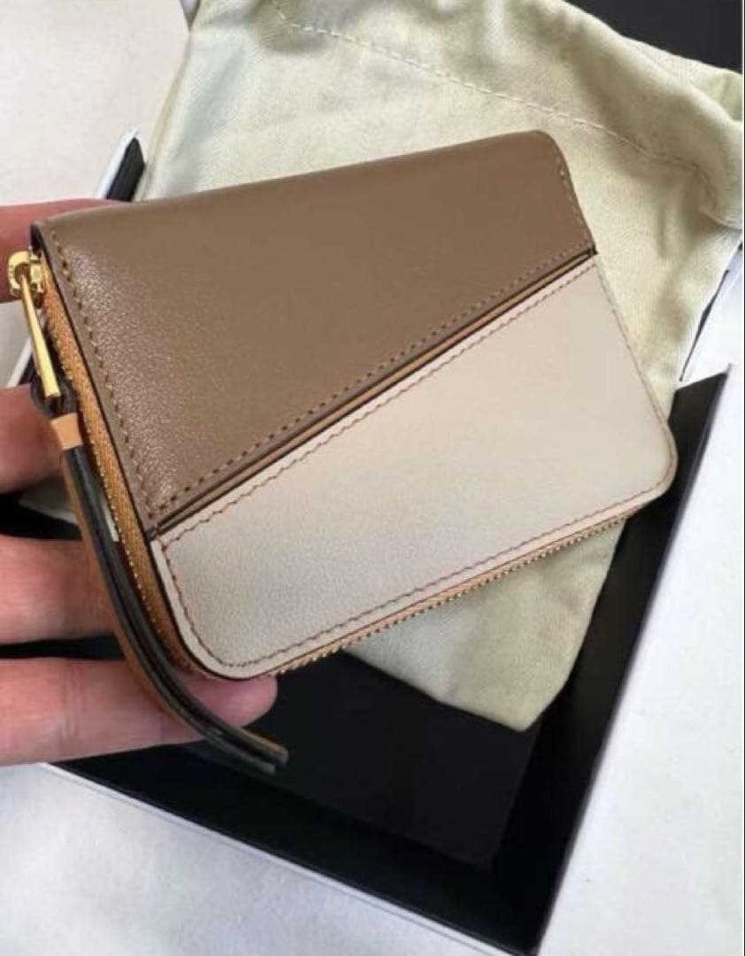 LOEWE パズル　カードケース