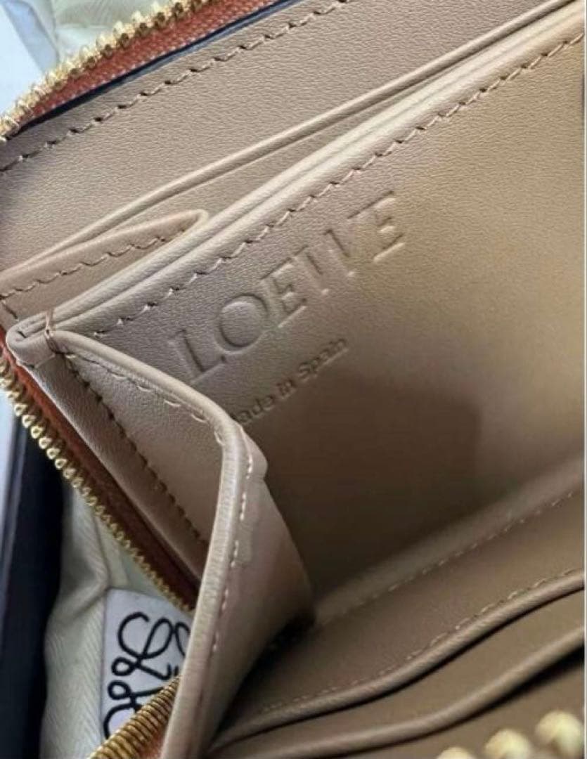 LOEWE パズル　カードケース