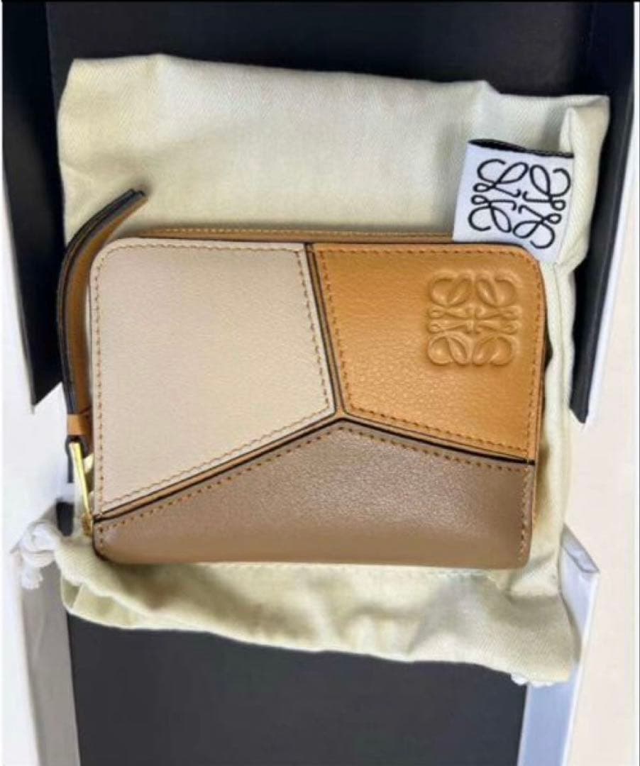 LOEWE パズル　カードケース