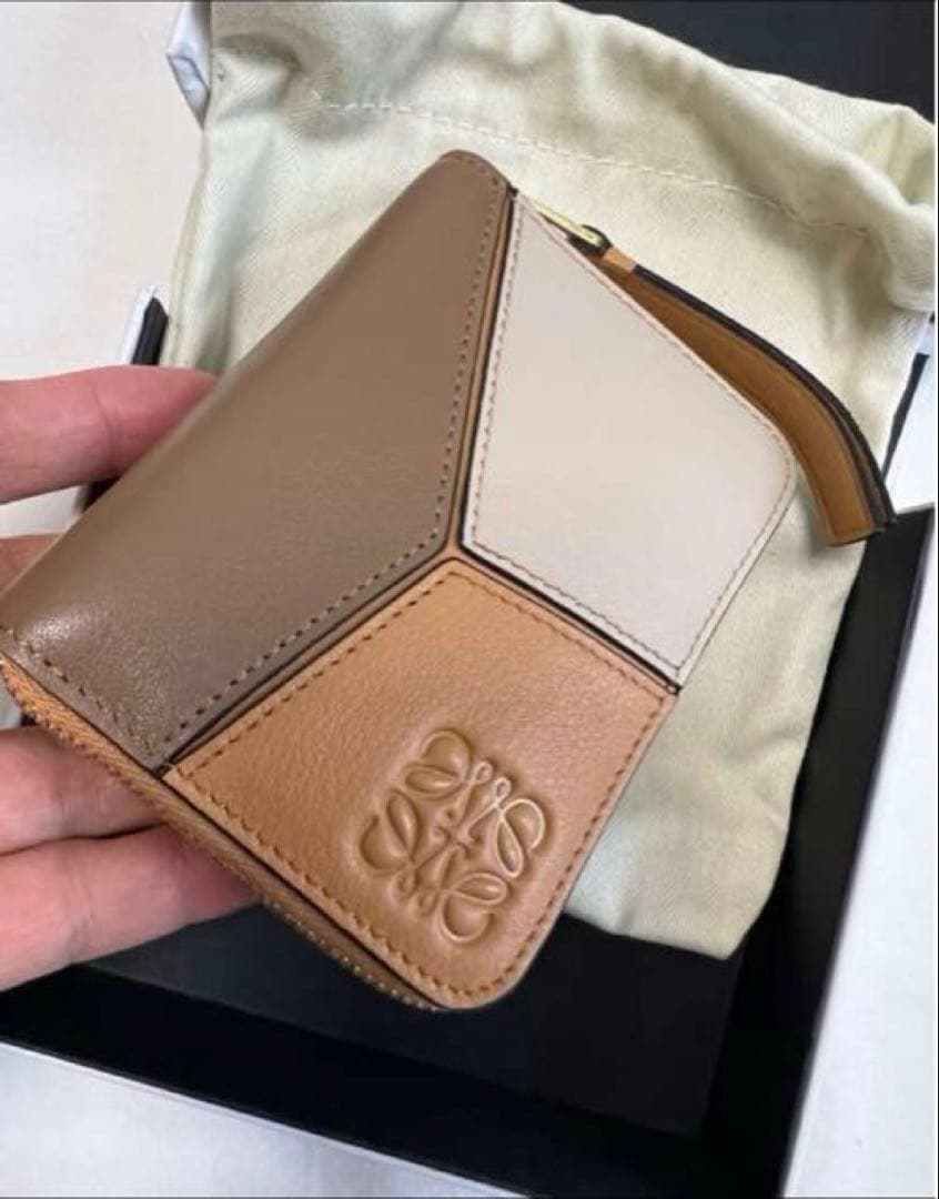 LOEWE パズル　カードケース