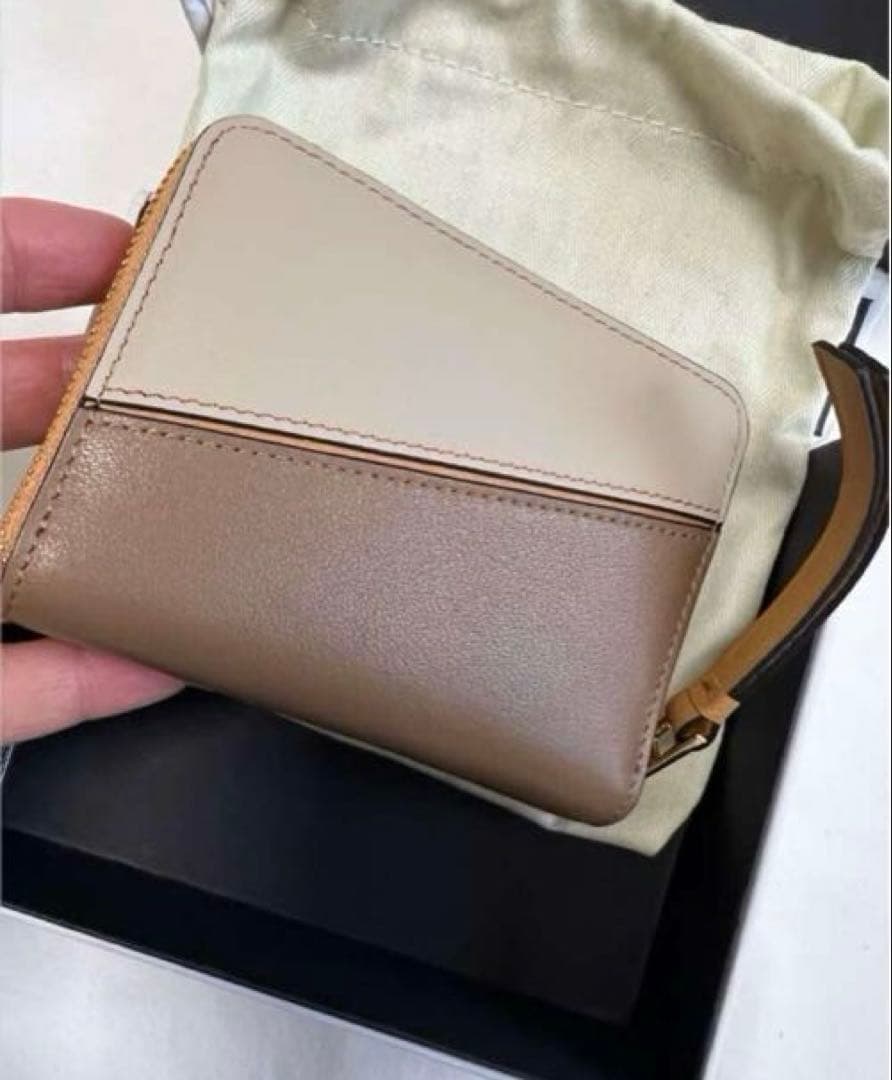 LOEWE パズル　カードケース