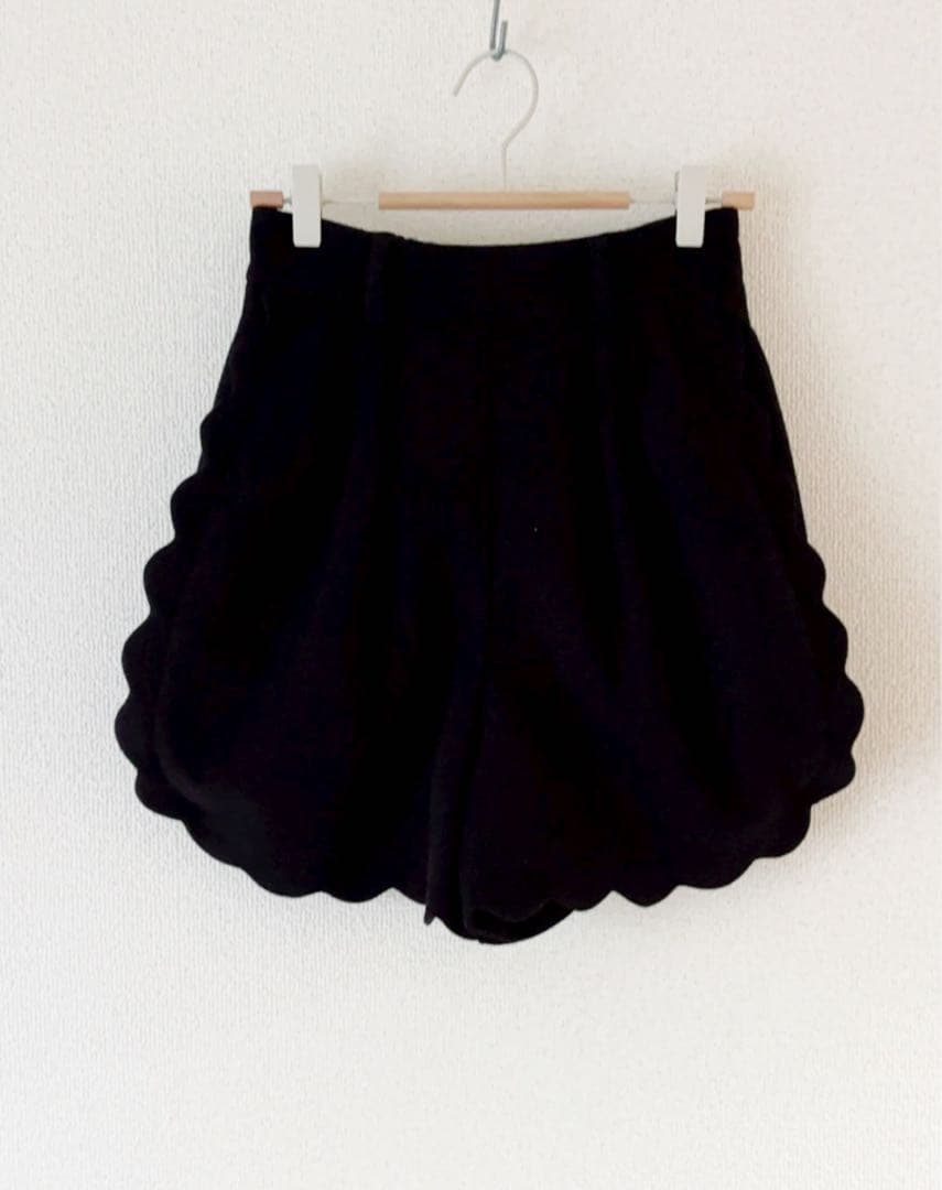 新品　完売品ロージーモンスターウールライクスカラップショートパンツ　ブラックS