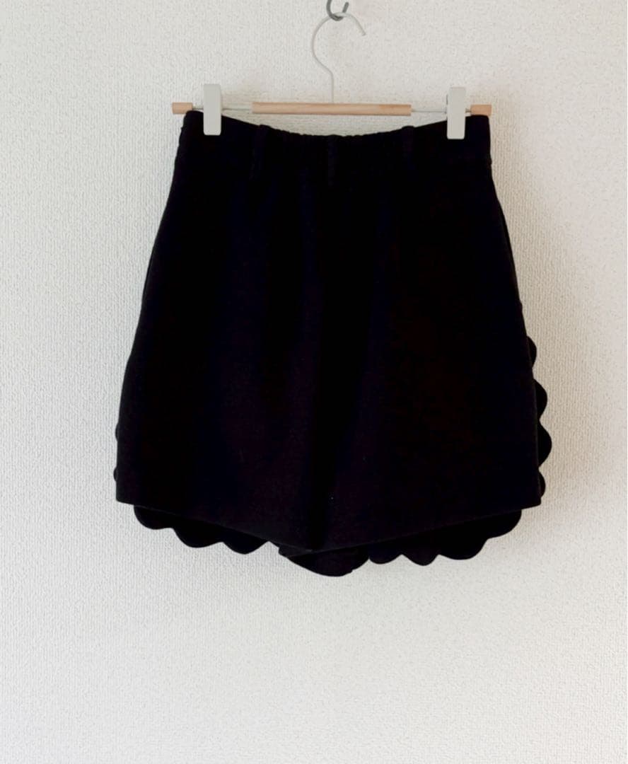 新品　完売品ロージーモンスターウールライクスカラップショートパンツ　ブラックS