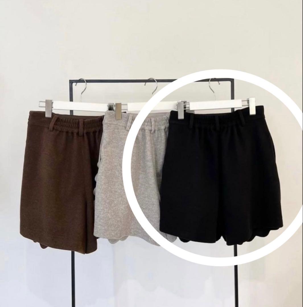 新品　完売品ロージーモンスターウールライクスカラップショートパンツ　ブラックS