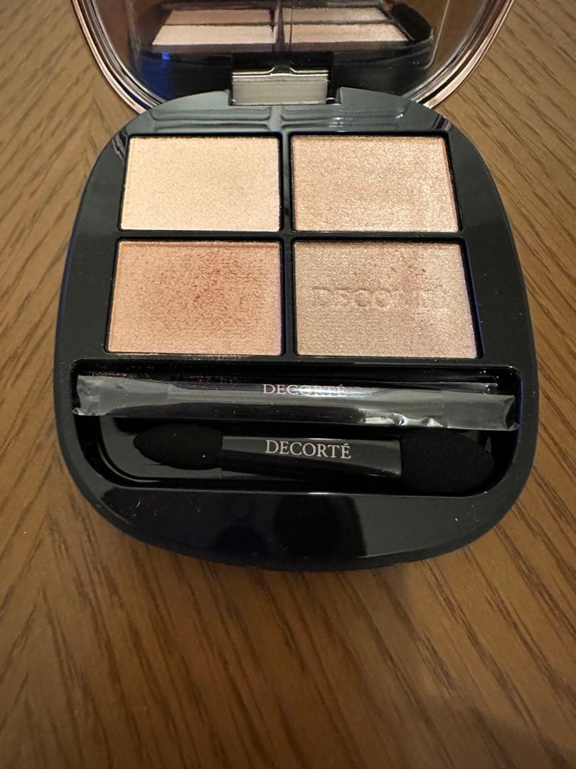 スキンシャドウデザイニングパレット09 Cashmere Feather