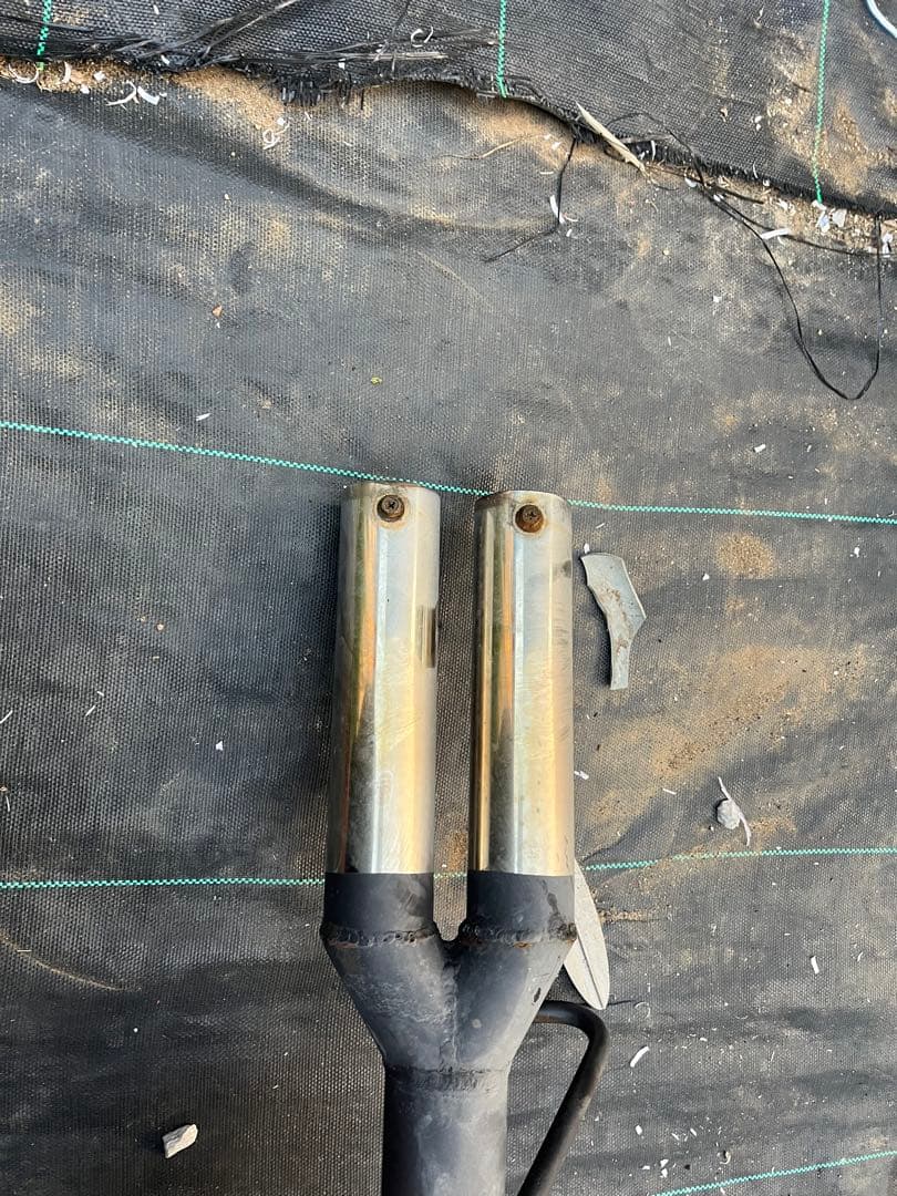 nhp10 アクア　二本出しマフラー　デュアルマフラー　ワンオフ？