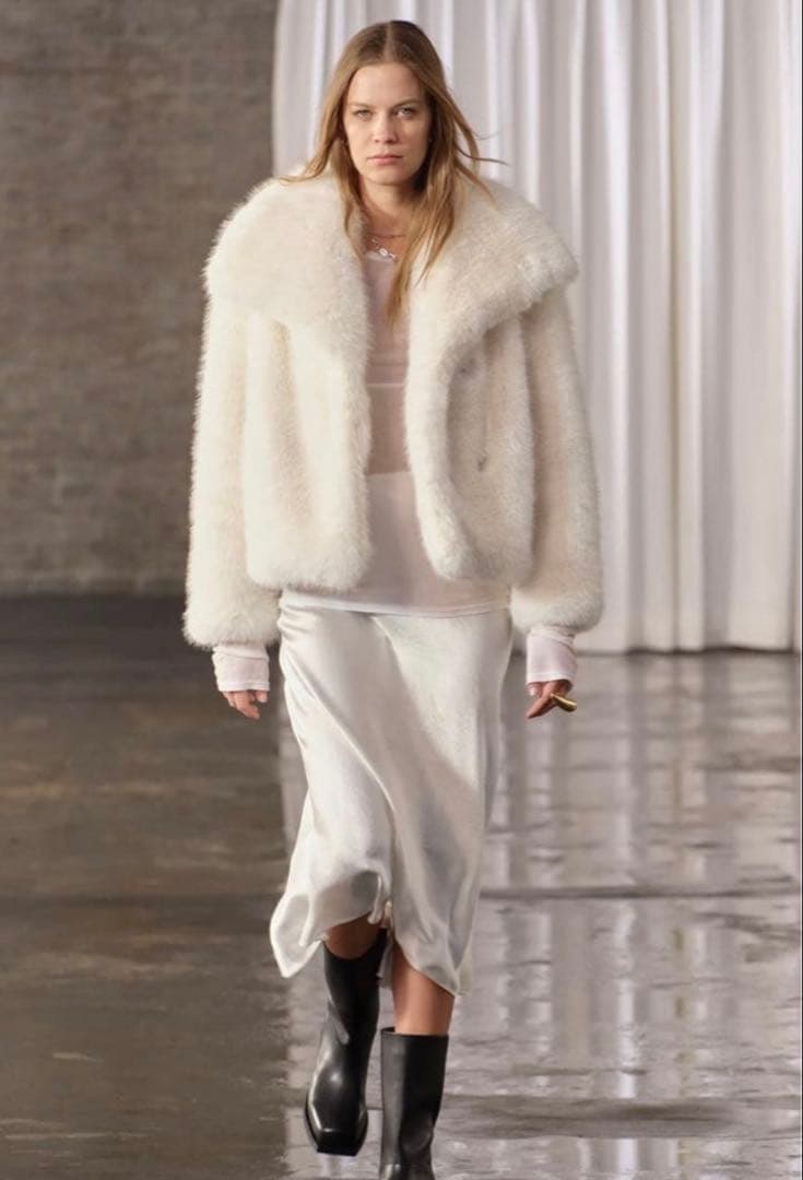 新品タグ付き Zara ザラ 完売　ファージャケット