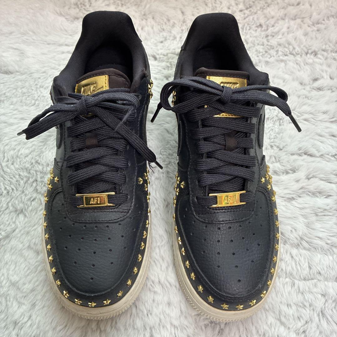 スタースタッズ付き NIKE Air Force 1 エアフォースワン