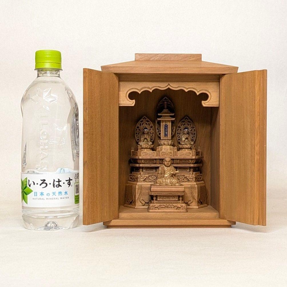 【セール・新品】 厨子入り　日蓮聖人　三宝尊　紅檀　金泥　総高さ約21㎝