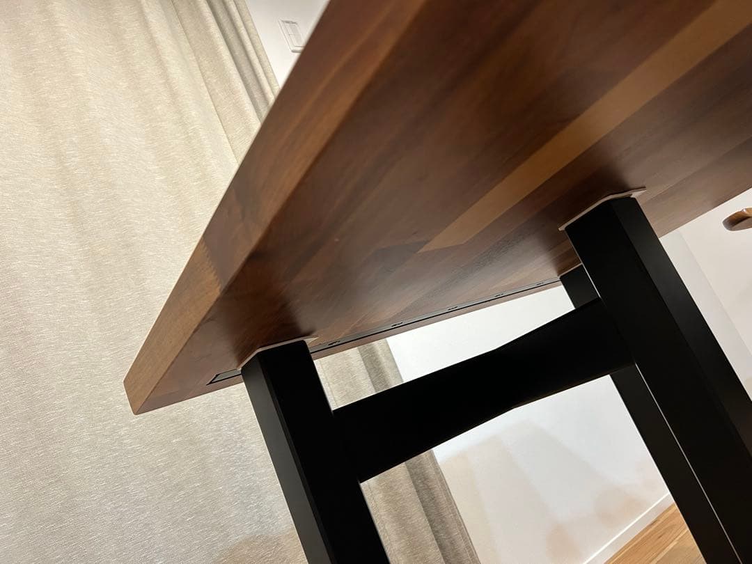 【MochiBLACK ELEPHANTダイニングテーブルアーム付き椅子①