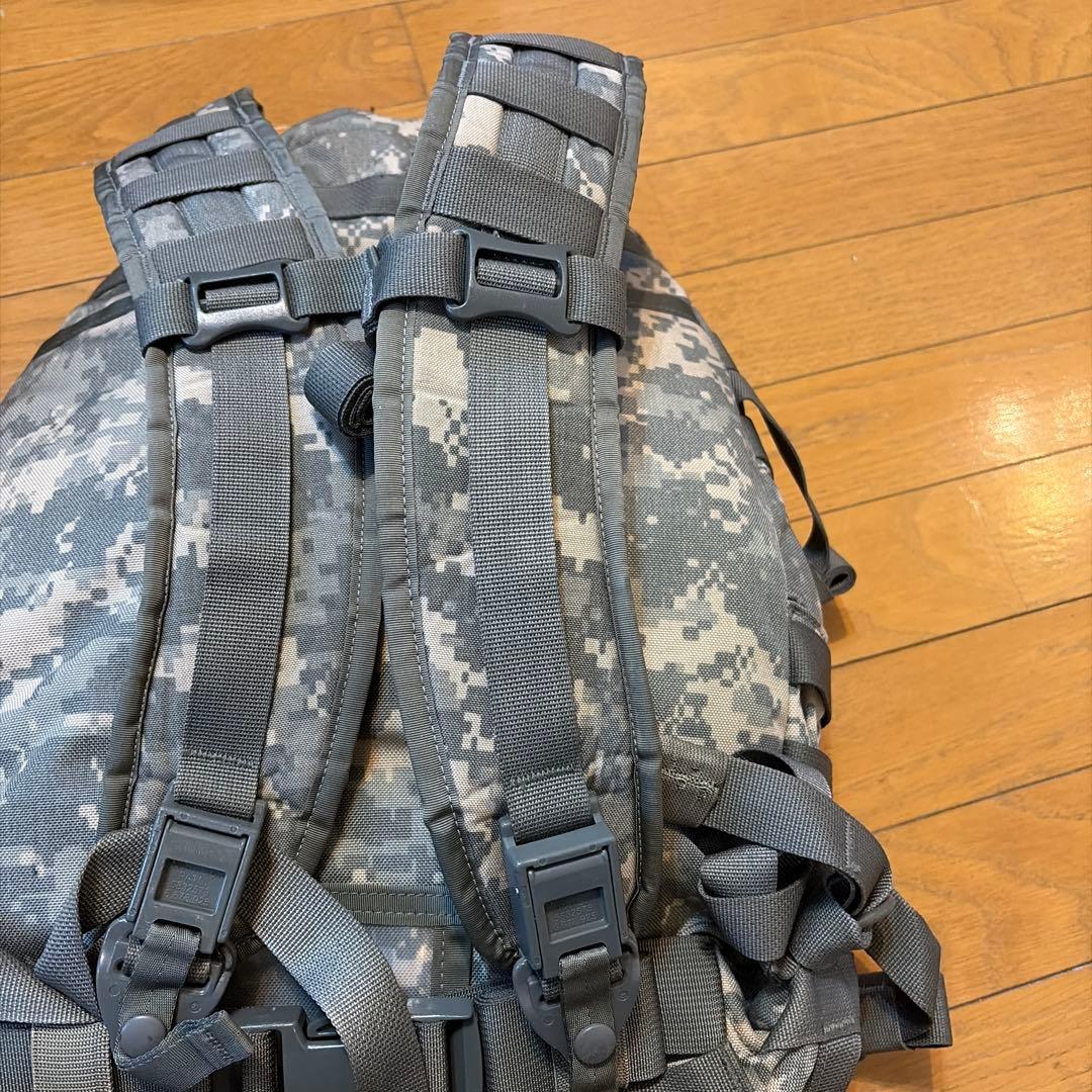 軍支給品　未使用品　使用感ゼロ　本物アサルトパック MOLLEⅡ