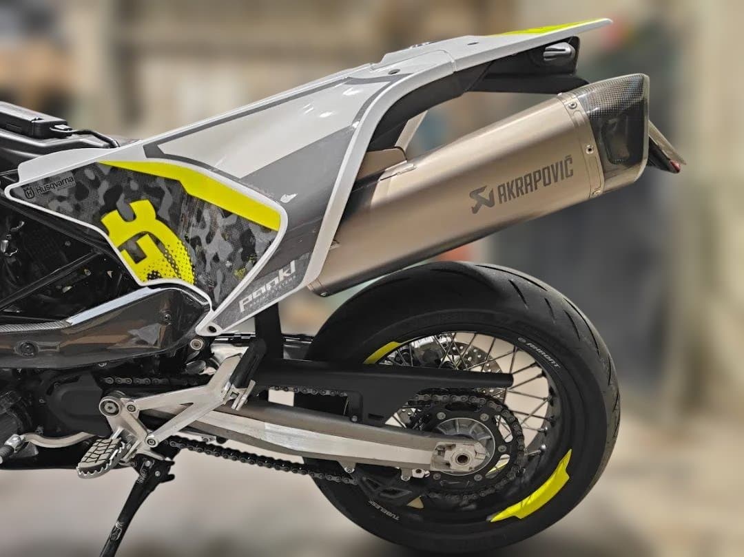 ハスクバーナ701スーパーモト　アクラポビッチスリップオン　KTM