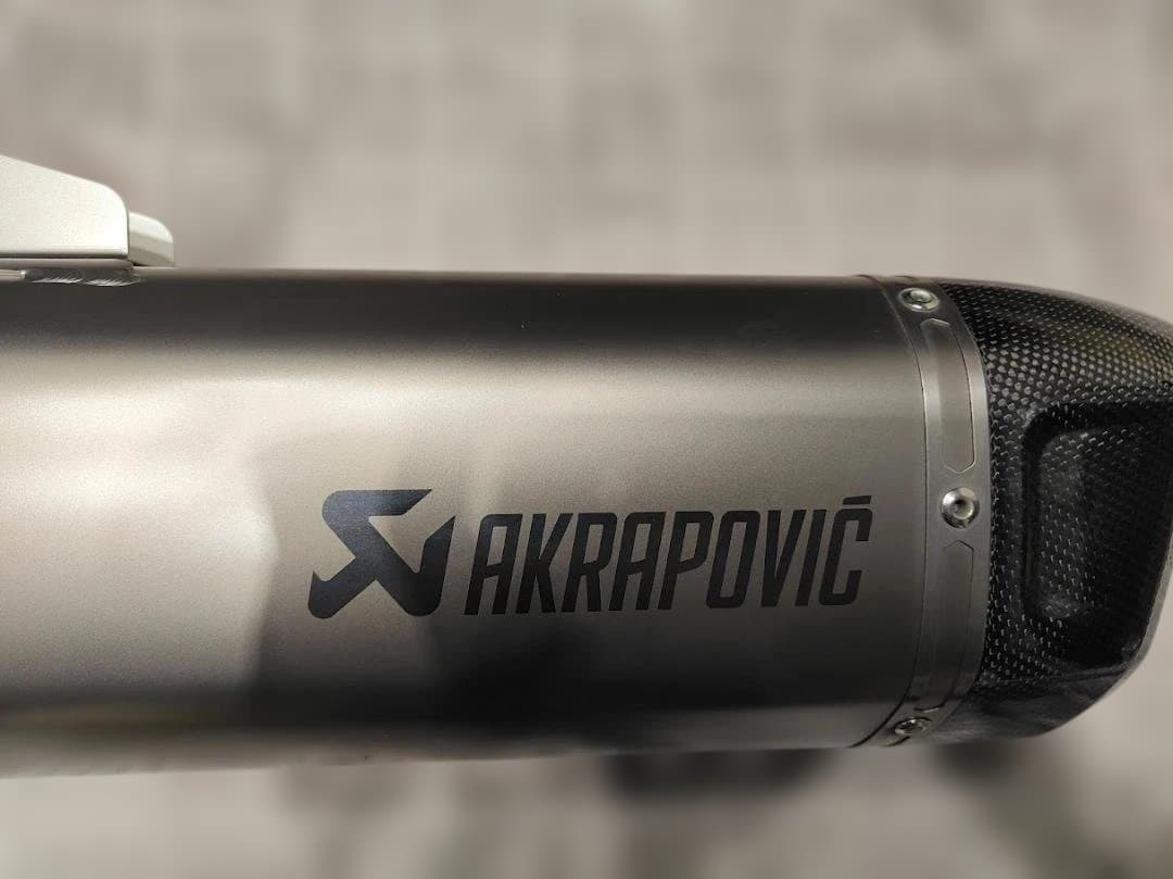 ハスクバーナ701スーパーモト　アクラポビッチスリップオン　KTM