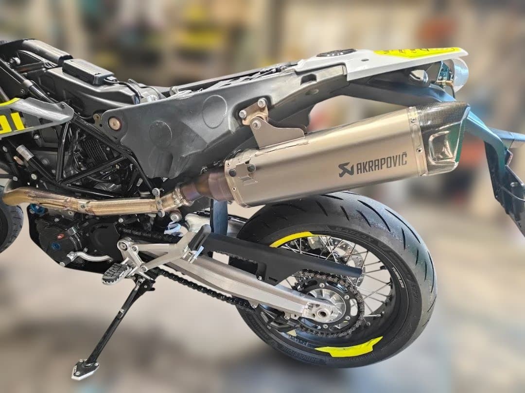 ハスクバーナ701スーパーモト　アクラポビッチスリップオン　KTM