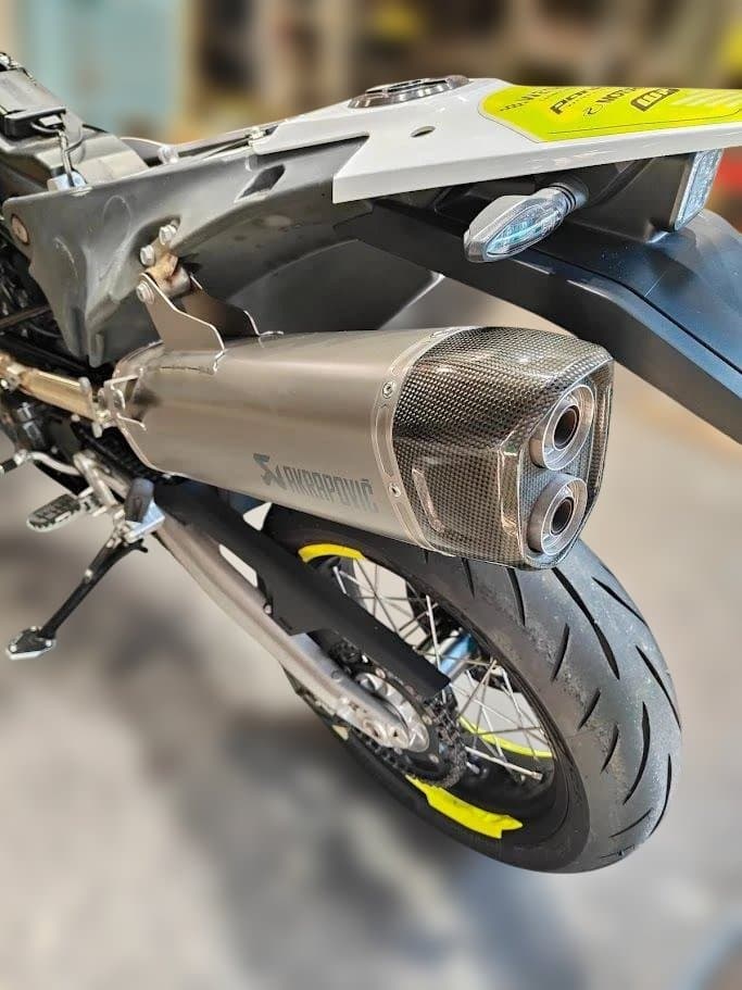 ハスクバーナ701スーパーモト　アクラポビッチスリップオン　KTM