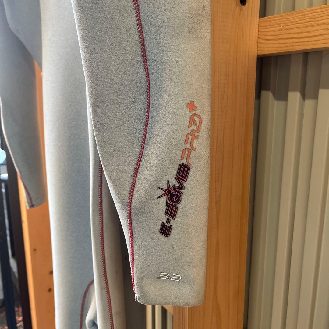 e-Bomb 3.2 フルスーツ グレーリップカール