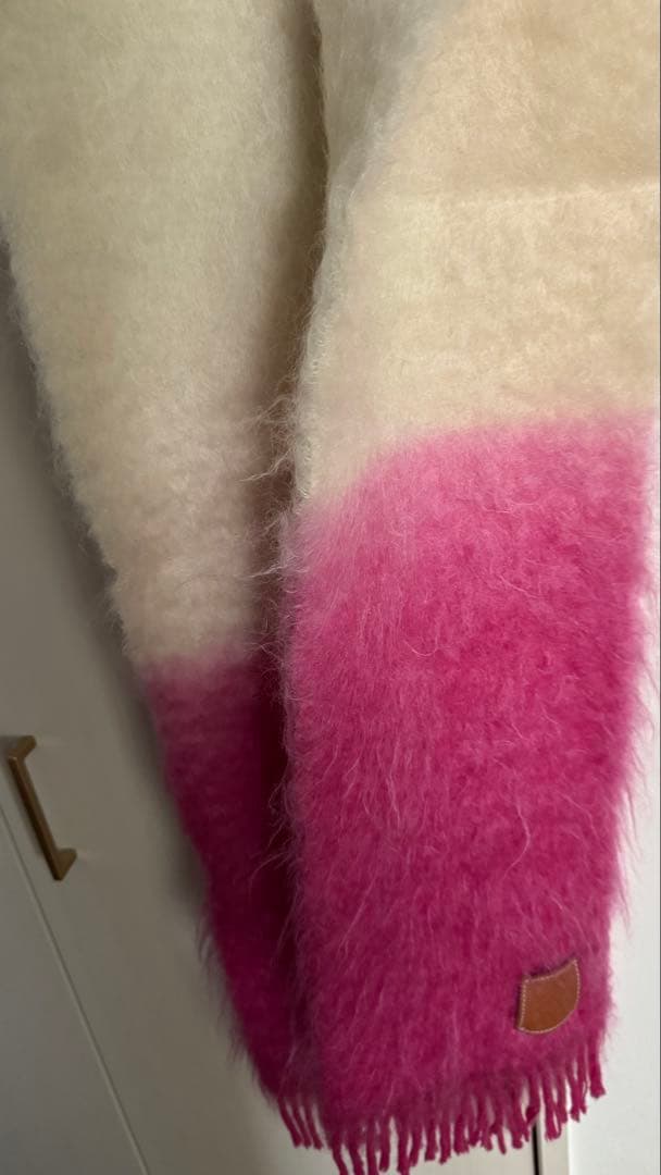 ロエベ　ピンククリームグラデーションマフラー