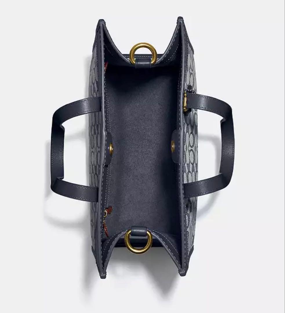 大幅値下げ【新品】COACHフィールドトート30 シグネチャージャカード