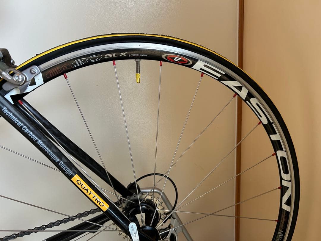 Quattro カーボンロードバイク Fizikサドル Eastonホイール付き