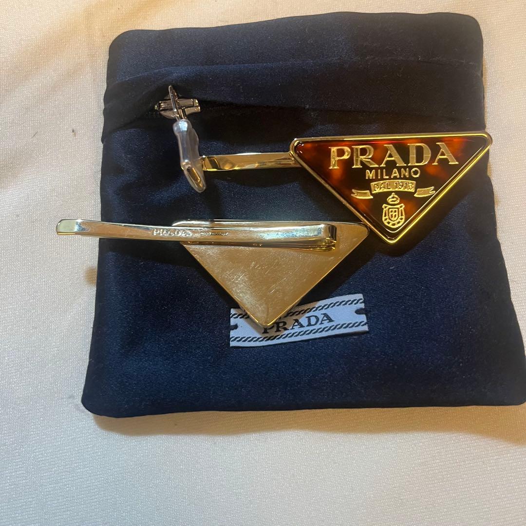 PRADA ゴールドヘアピン 2個セット