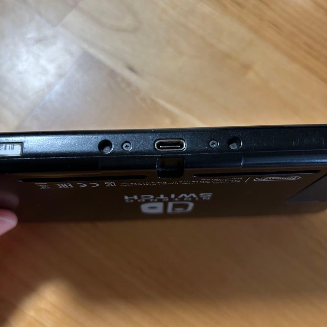 Nintendo Switch 本体 + 充電器 + HDMIケーブル