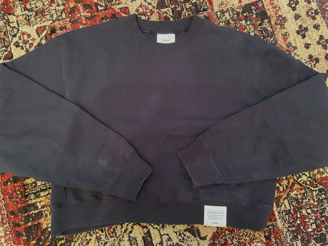 HYKE クロップド丈スウェットプルオーバー ブラック