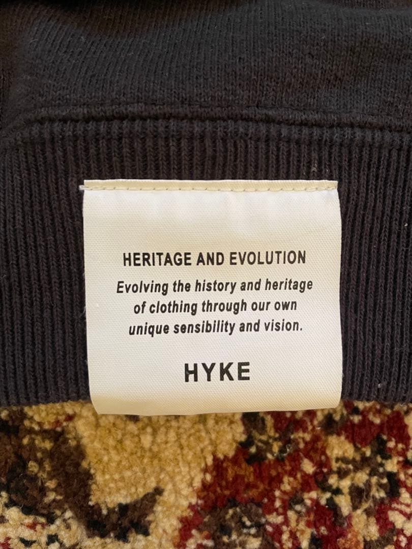 HYKE クロップド丈スウェットプルオーバー ブラック