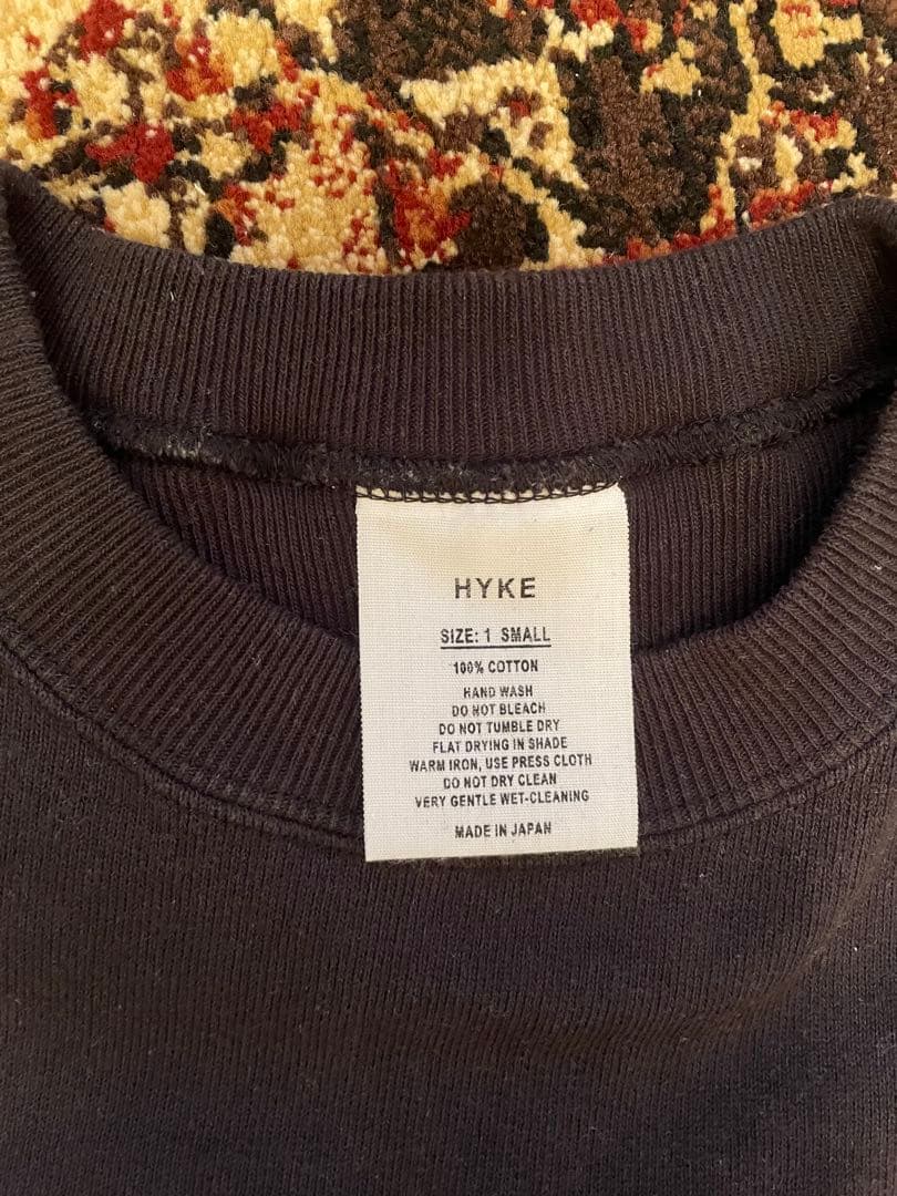 HYKE クロップド丈スウェットプルオーバー ブラック