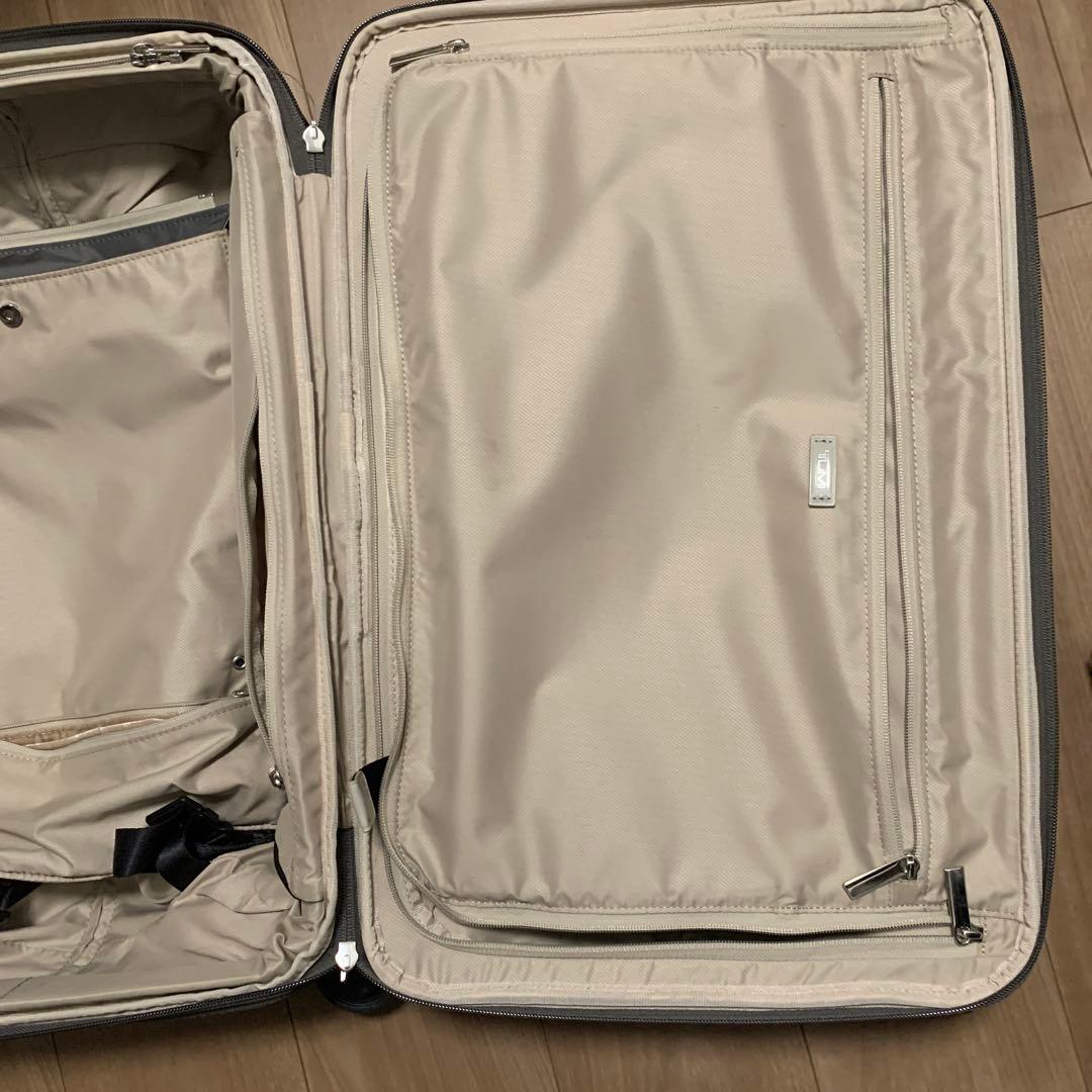 TUMIのトランク　機内持ち込み可