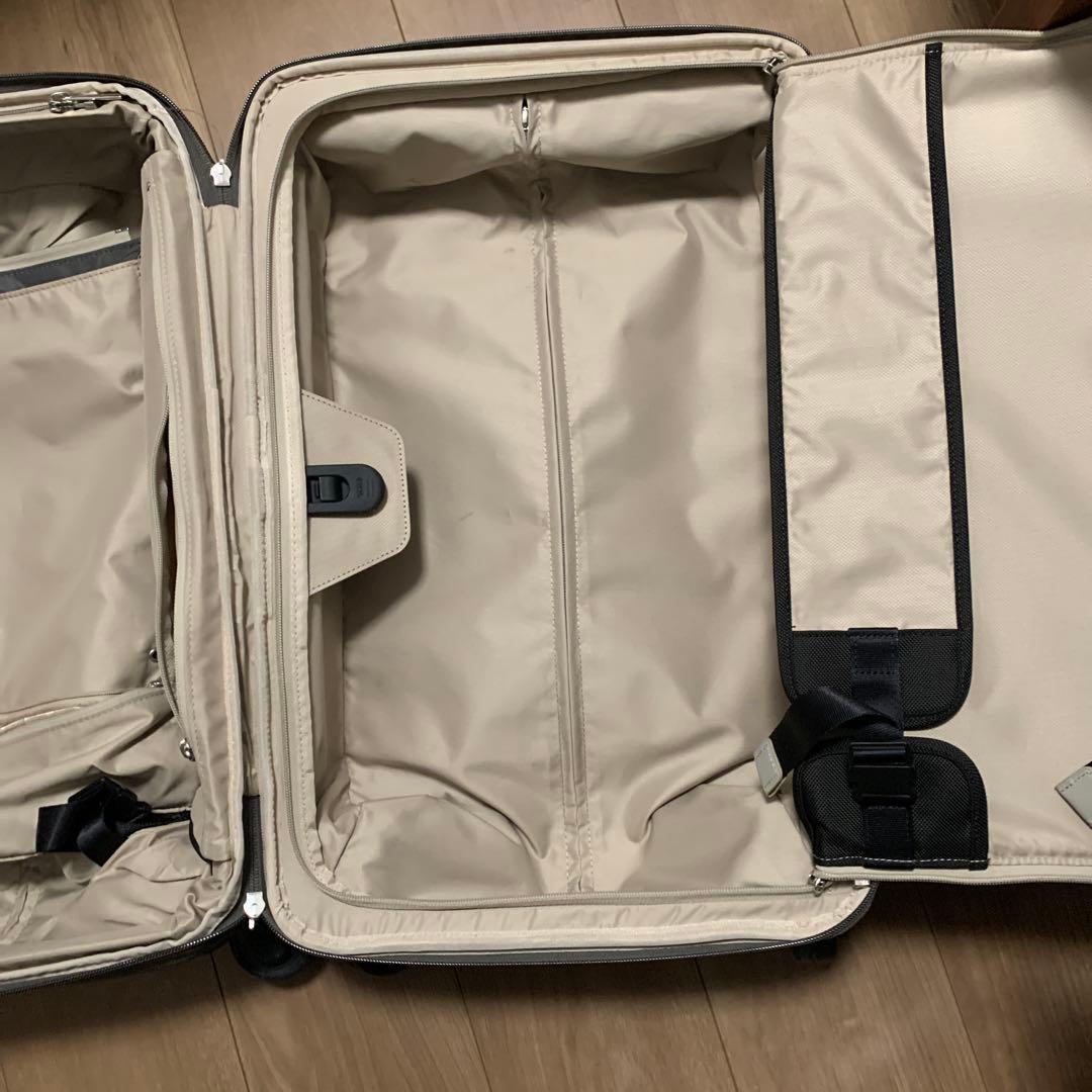 TUMIのトランク　機内持ち込み可