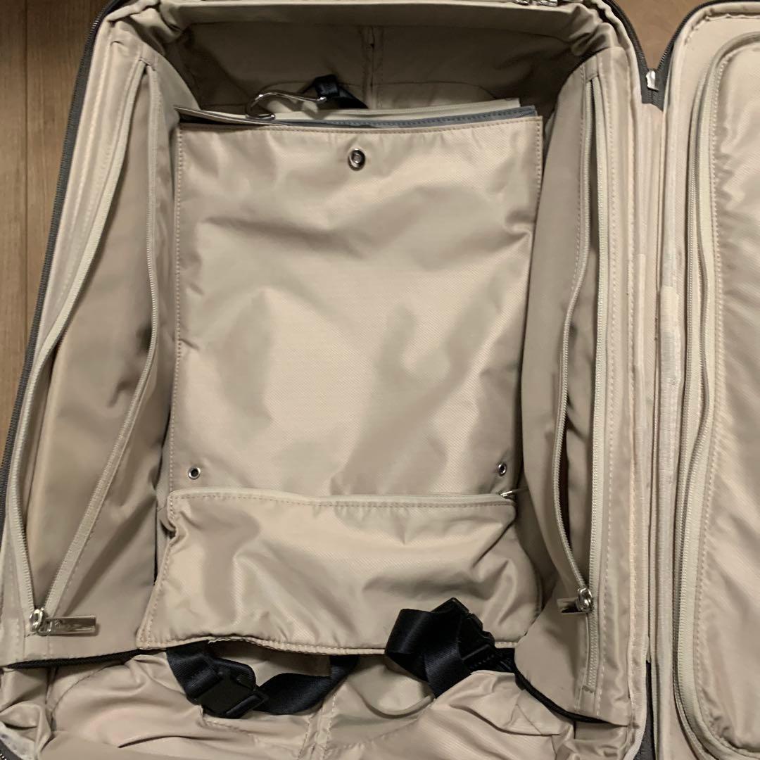 TUMIのトランク　機内持ち込み可